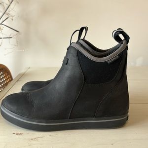 Xtratuf Women’s Leather 6 inch Ankle Deck Boot.